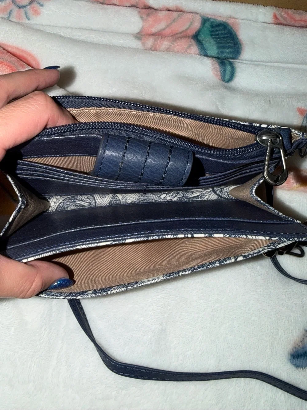 Sakroots Navy and White Floral Wristlet with Detachable Strap Great Collection